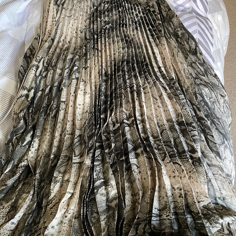Wandering snakeskin midi skirt size 36 xxs - Picture 8 of 13